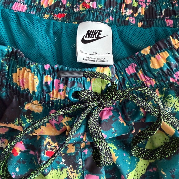 Nike Trek Division Paint Splatter Shorts Men’s XL Drawstring - Picture 3 of 5